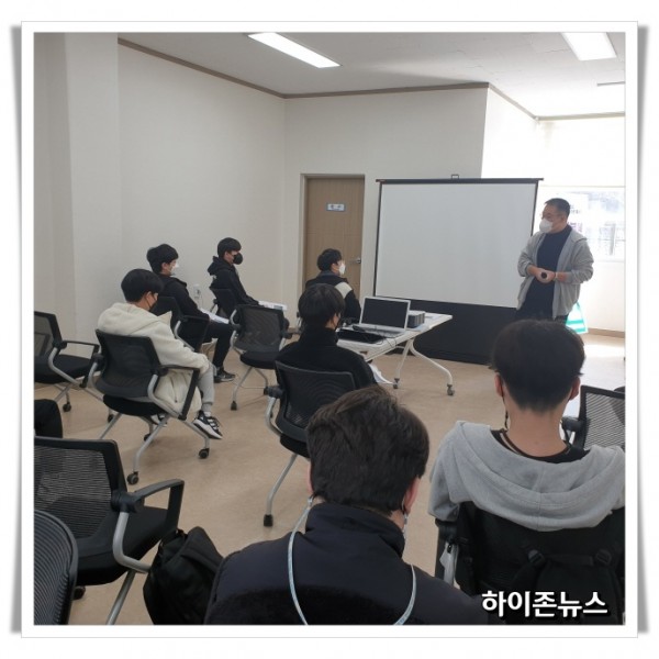 rehihi(2022.4.2.)태백시자원봉사센터 ‘태백청소년봉사단 발대식’개최(1).jpg